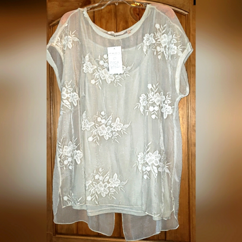 Ladies XL feminine light beige top with lovely overlay